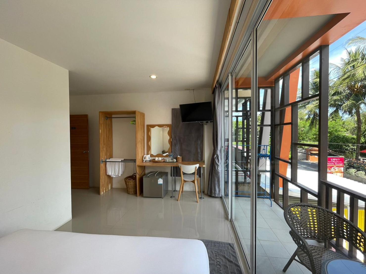 Dwell Phuket Airport Hotel At Naiyang Nai Yang Beach Exterior foto