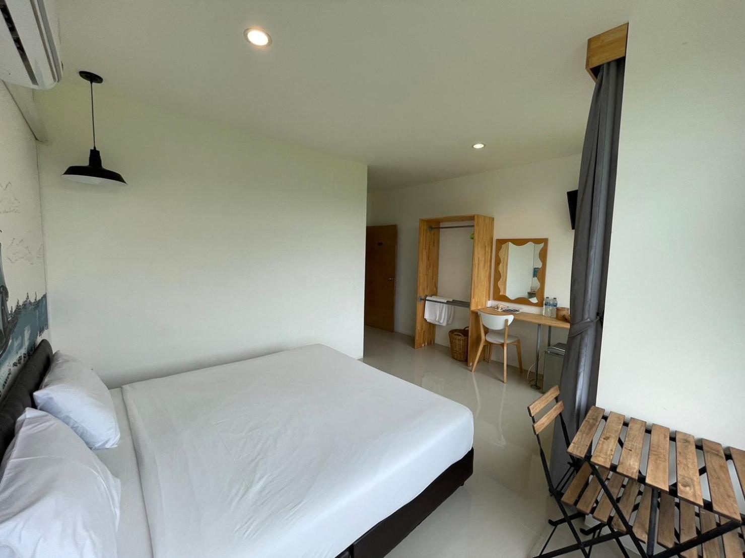 Dwell Phuket Airport Hotel At Naiyang Nai Yang Beach Exterior foto