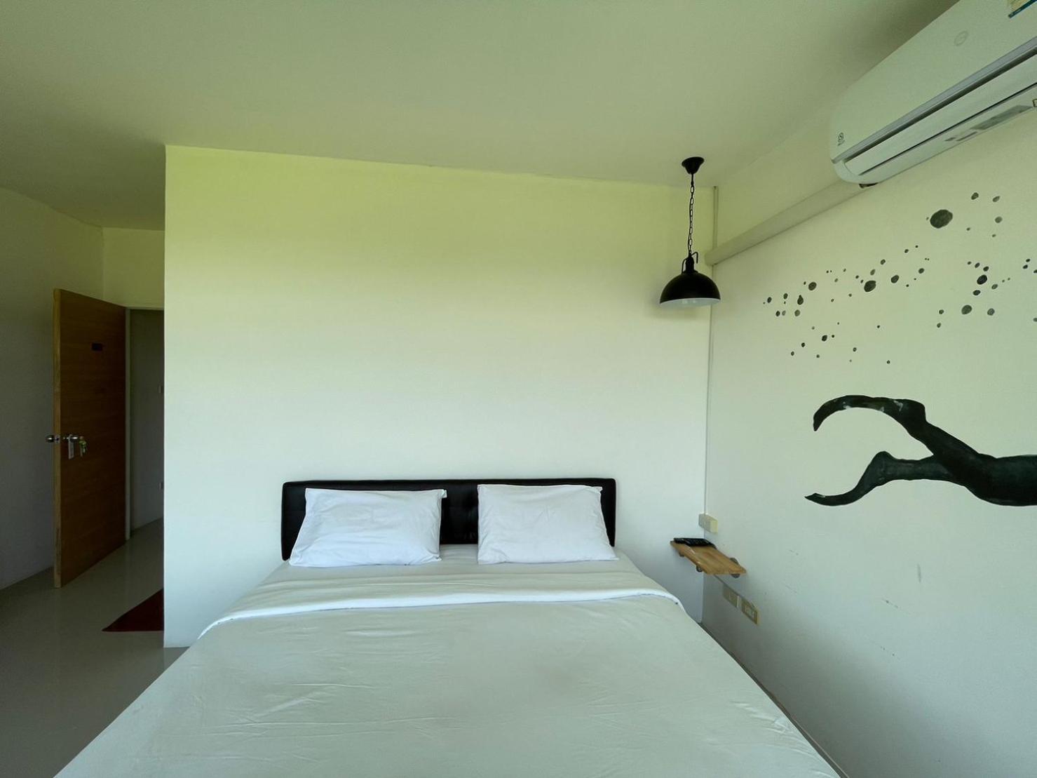 Dwell Phuket Airport Hotel At Naiyang Nai Yang Beach Exterior foto