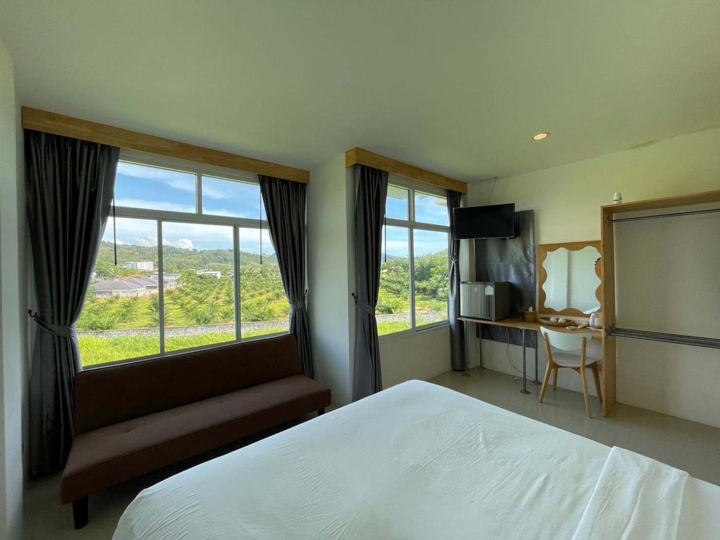 Dwell Phuket Airport Hotel At Naiyang Nai Yang Beach Exterior foto