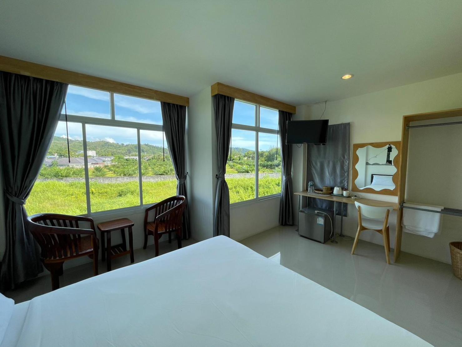 Dwell Phuket Airport Hotel At Naiyang Nai Yang Beach Exterior foto