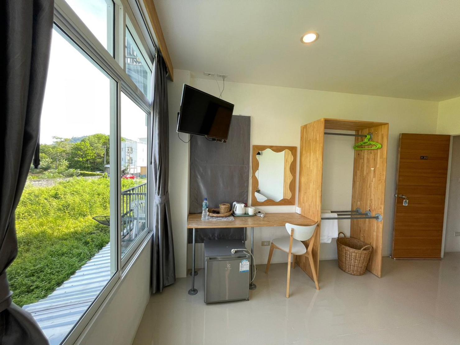 Dwell Phuket Airport Hotel At Naiyang Nai Yang Beach Exterior foto
