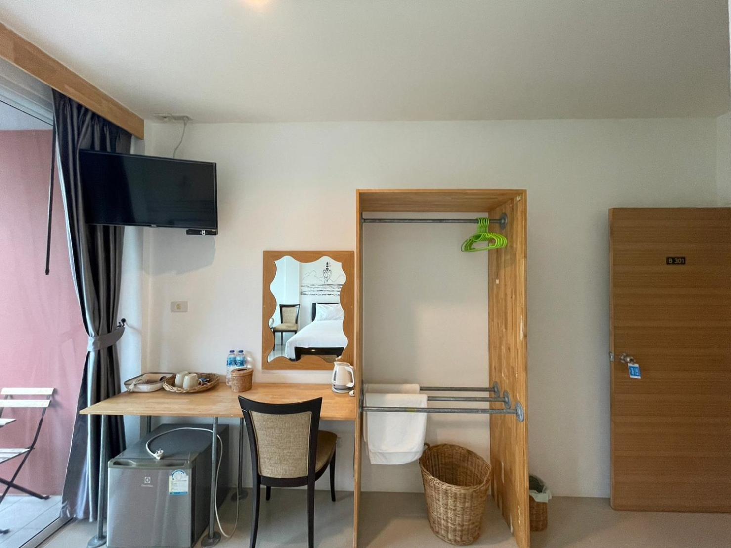 Dwell Phuket Airport Hotel At Naiyang Nai Yang Beach Exterior foto