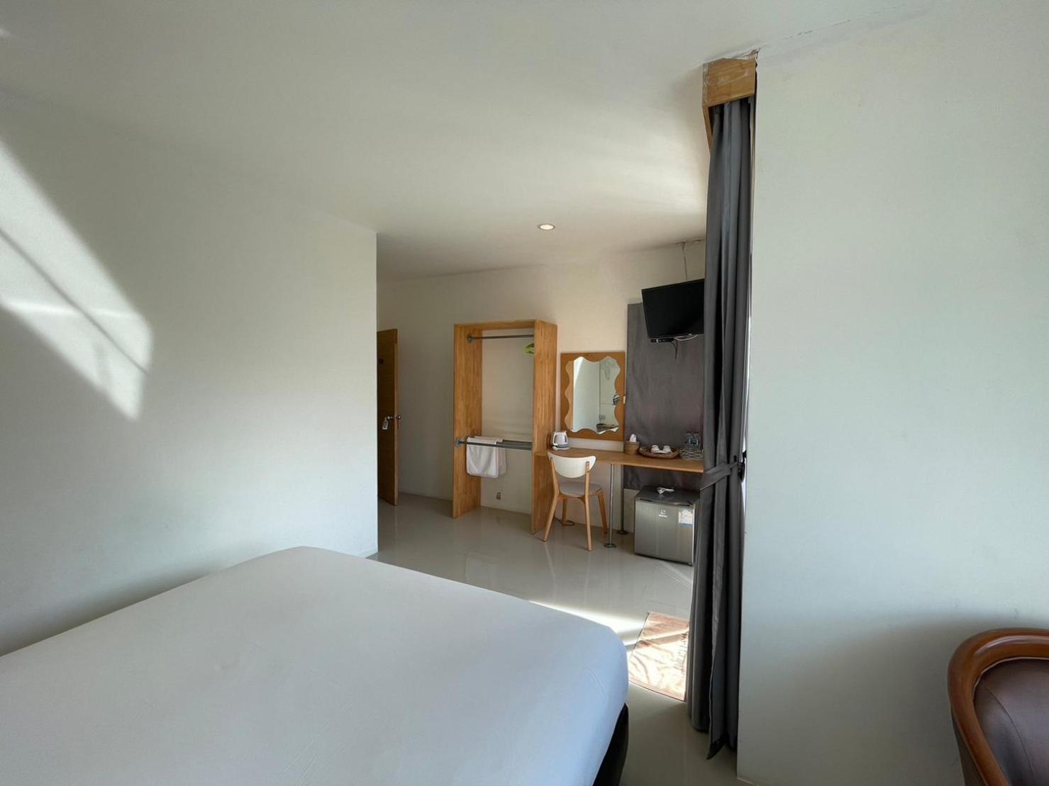 Dwell Phuket Airport Hotel At Naiyang Nai Yang Beach Exterior foto