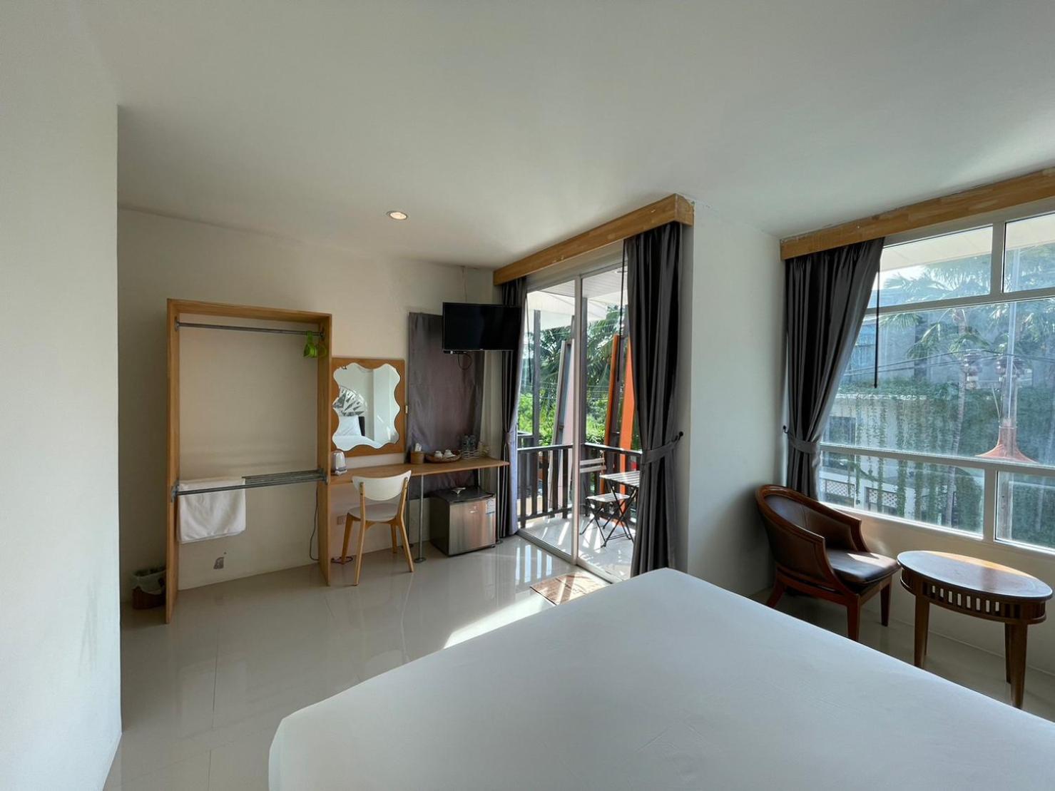Dwell Phuket Airport Hotel At Naiyang Nai Yang Beach Exterior foto